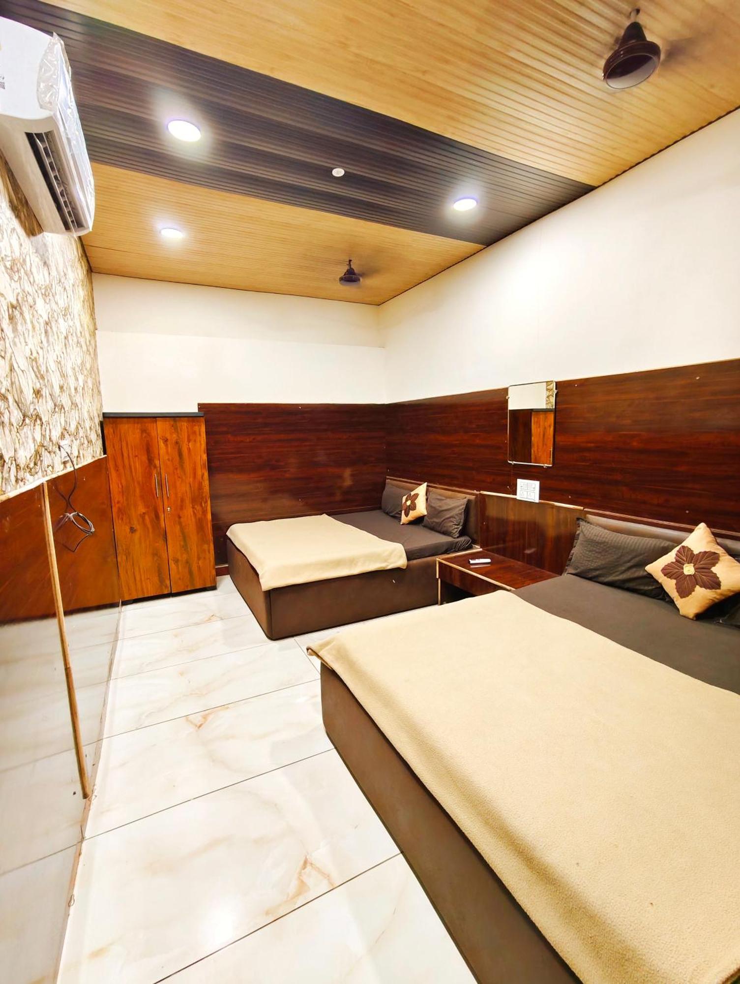Hotel Om Palace Near Mahakal Mandir Ujjain Eksteriør billede