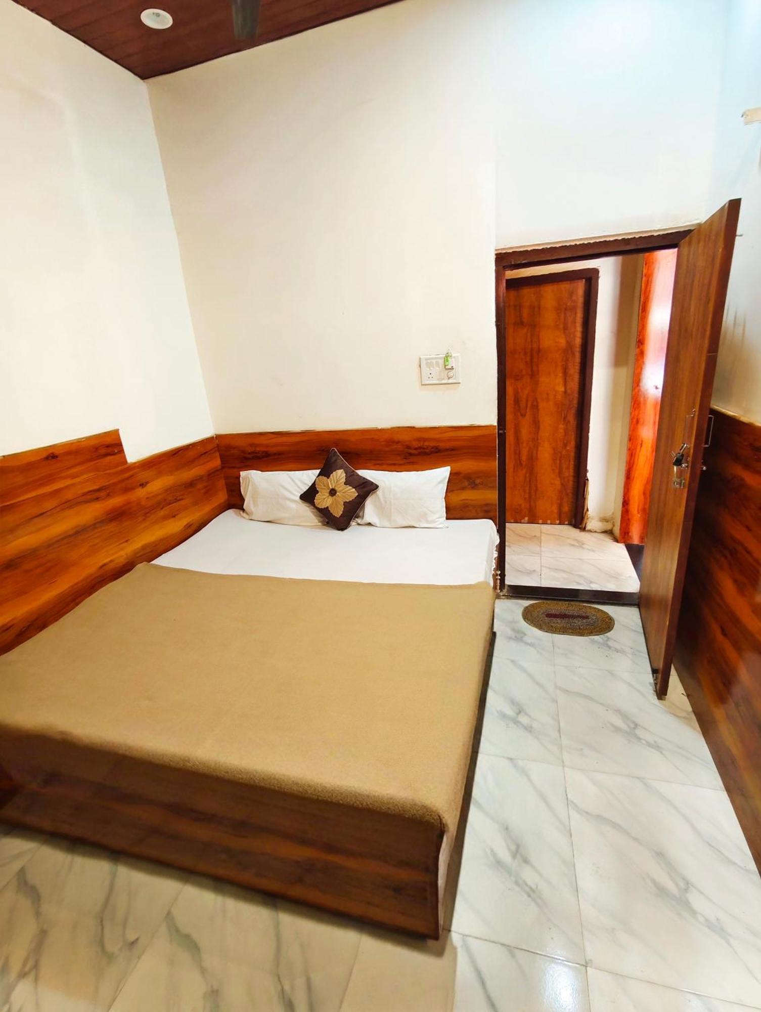 Hotel Om Palace Near Mahakal Mandir Ujjain Eksteriør billede
