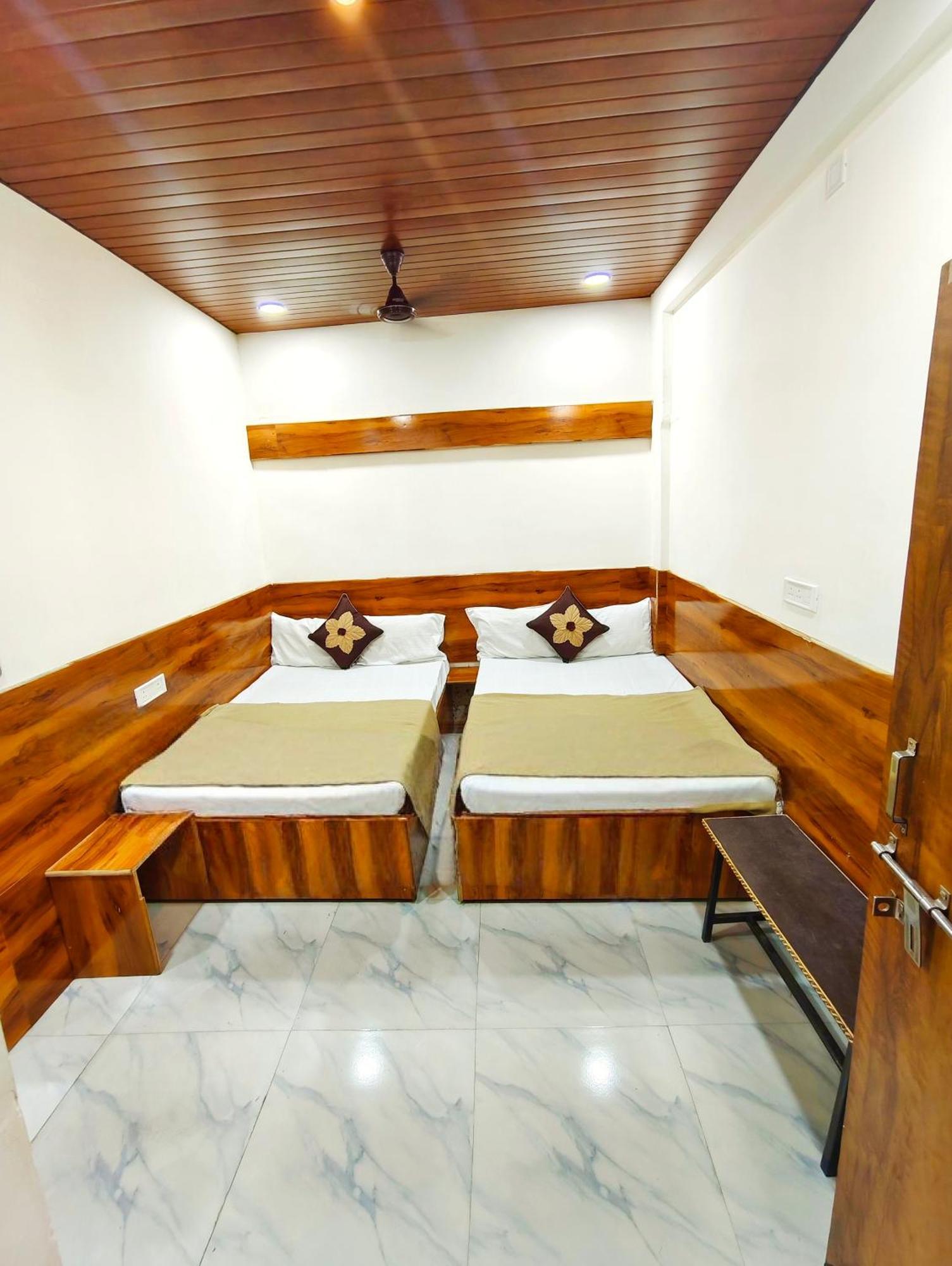 Hotel Om Palace Near Mahakal Mandir Ujjain Eksteriør billede