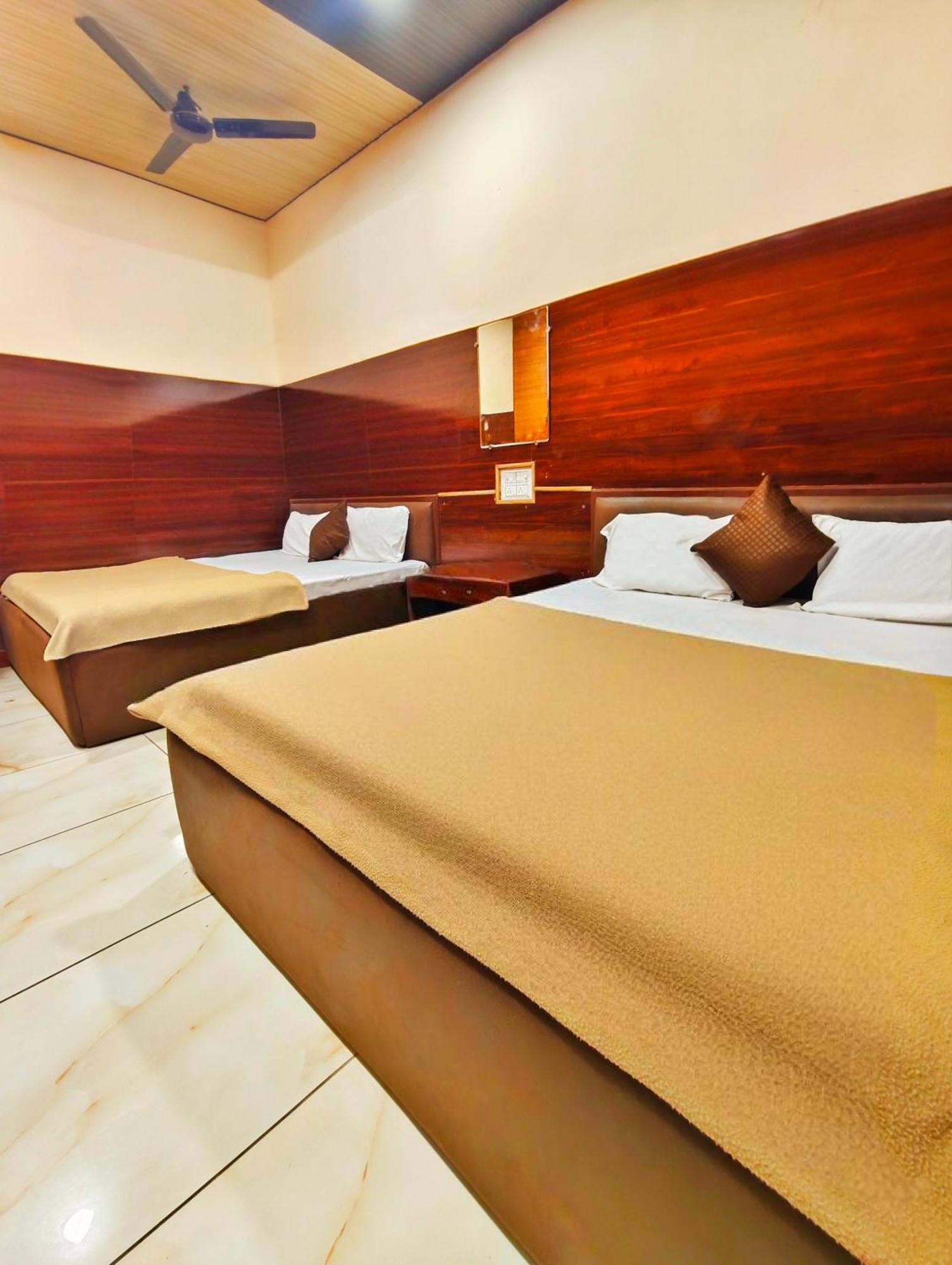 Hotel Om Palace Near Mahakal Mandir Ujjain Eksteriør billede