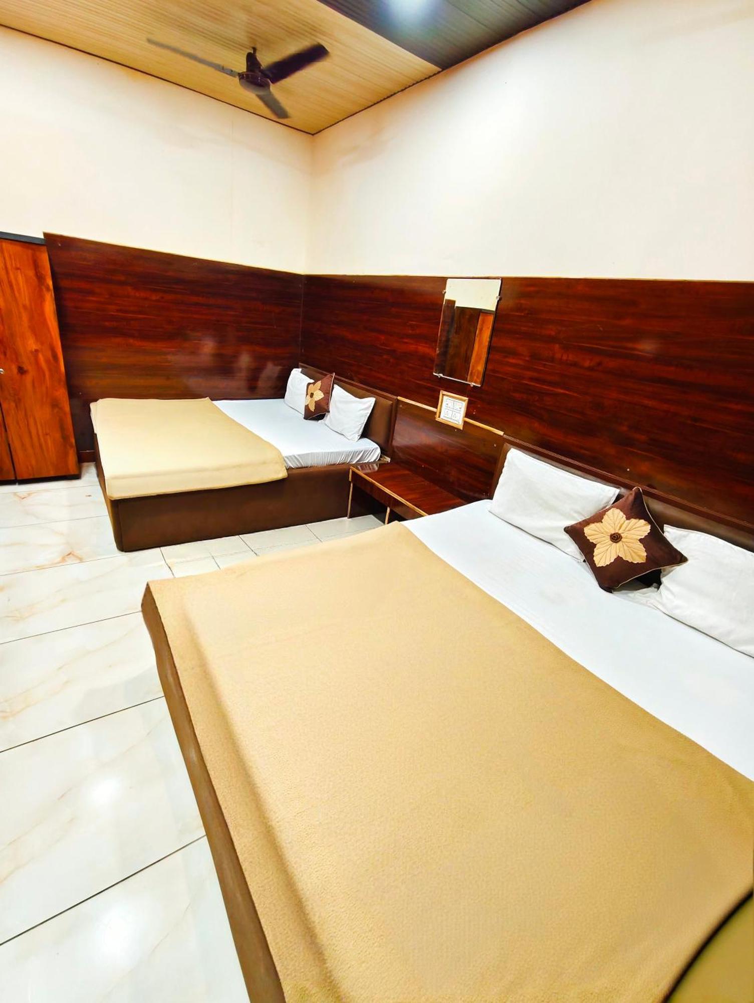 Hotel Om Palace Near Mahakal Mandir Ujjain Eksteriør billede
